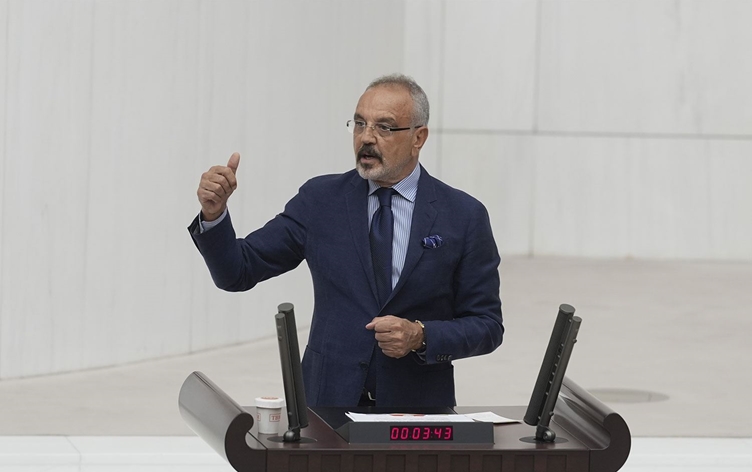 Sırrı Sakık: Bir halkın yarısıyla barışıp diğer yarısıyla savaşamazsınız