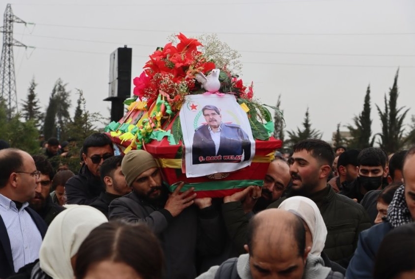 Salih Müslim, memleketi Kobani’de defnedildi: “Kürtler kendi bulundukları yerlerde kendilerini yönetecekler”