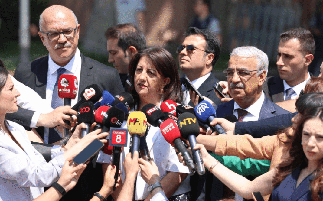 Çerçeve yasa hazırlığında ilk adım: AK Parti ve İmralı Heyeti görüştü
