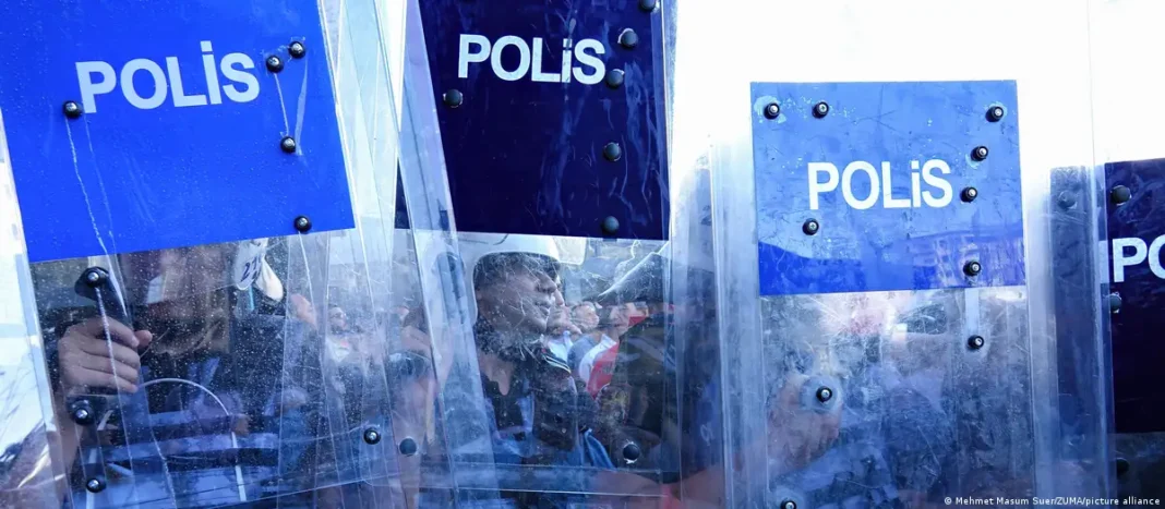 Çok sayıda öğretmen gözaltında